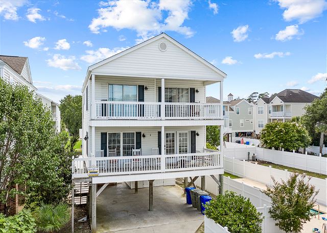 Pineapple Shores - pet friendly vacation rental on the Grand Strand